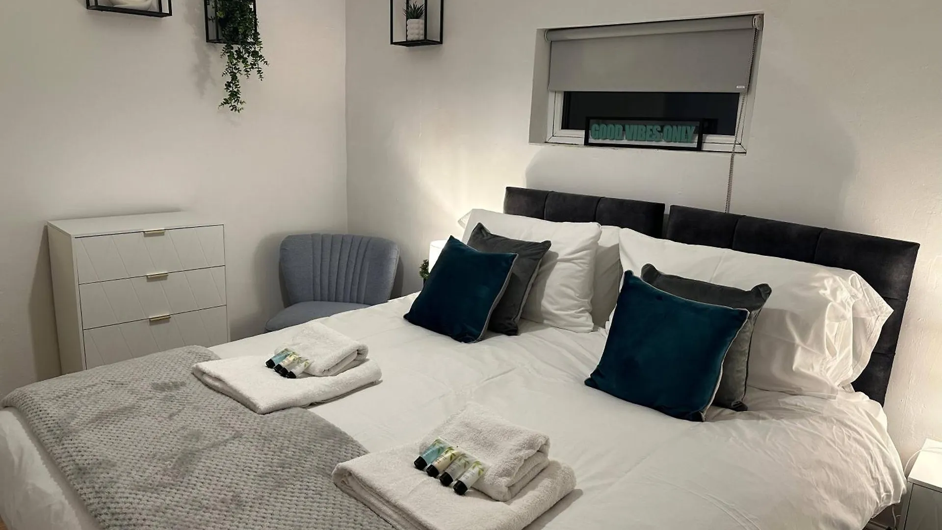 Holiday home 3 Bed Chill Glouc Free Parking Villa Gloucester United Kingdom