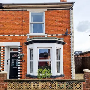 Holiday home Tudor Delightful House By Staystaycations, Gloucester