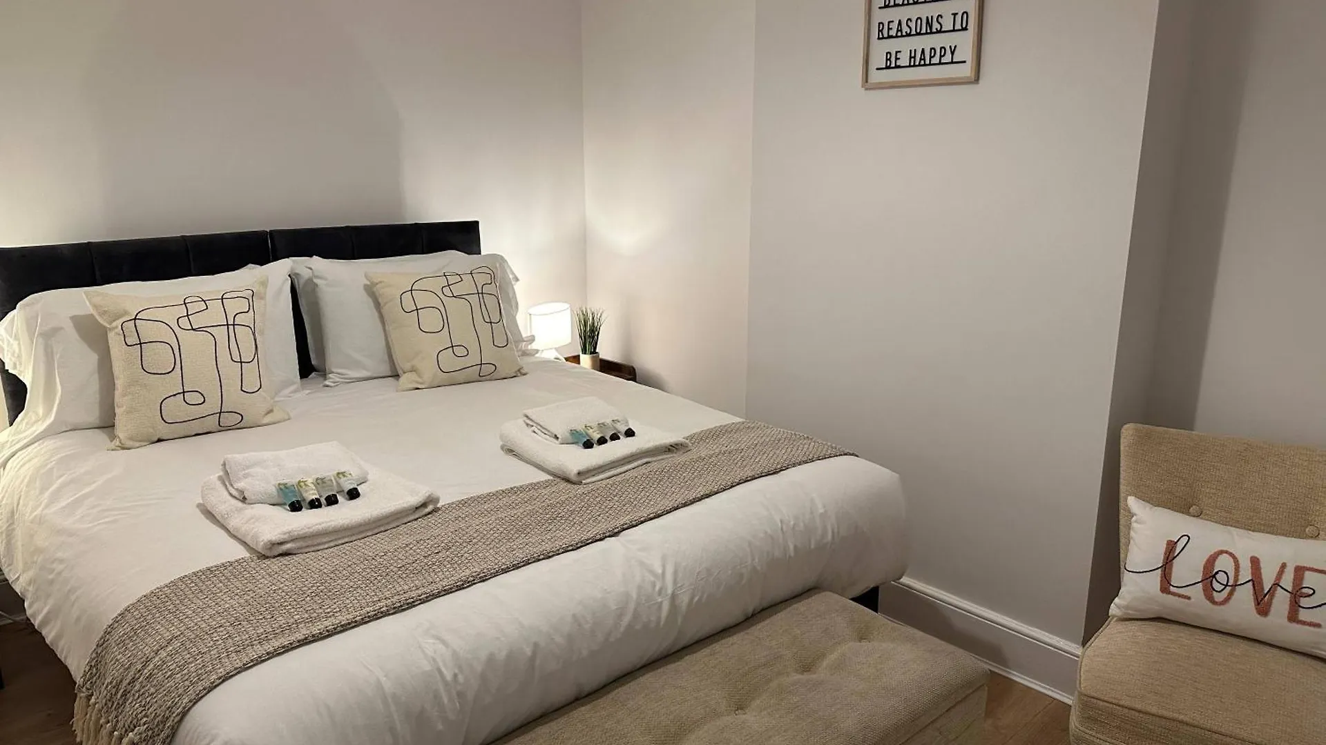 فيلا 3 Bed Chill Glouc Free Parking غلوستير بيت للعطل